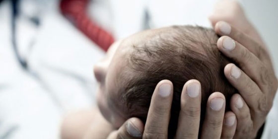 Σαμοθράκη: Πρόσφυγας γέννησε μόλις διασώθηκε (video)