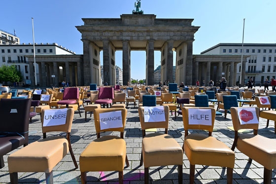 “Άδειες καρέκλες – Empty chairs” και στην Αλεξανδρούπολη – Συμμετοχή της εστίασης στη συμβολική διαμαρτυρία
