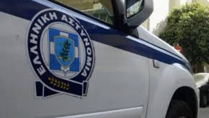 Σαμοθράκη: Κουκουλοφόροι πέταξαν πέτρες σε αστυνομικό όχημα