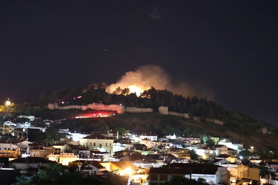 Αίσιο τέλος είχε η φωτιά στο Κάστρο του Διδυμοτείχου - Το "ευχαριστώ" του δημάρχου (video)