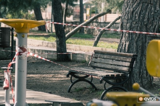 Απαγορεύτηκαν οι δημόσιες συναθροίσεις άνω των τεσσάρων ατόμων