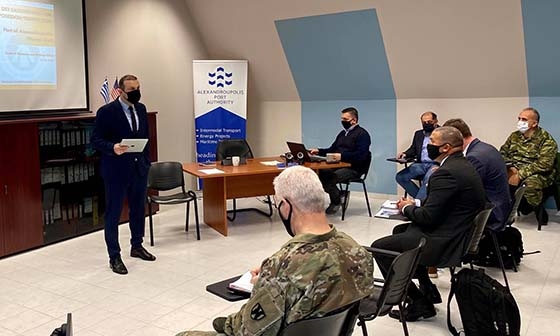 Στιγμιότυπο από τη χθεσινή συνάντηση στις εγκαταστάσεις του ΟΛΑ.