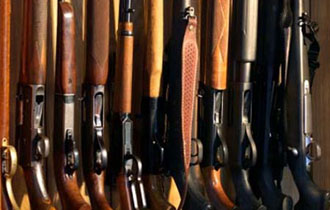 Αν η άδεια κατοχής έληξε και δεν ανανεωθεί, οι κάτοιχοι θα τύχουν συνέπειες των διατάξεων του σχετικού νόμου.