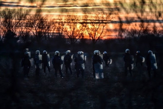 Κουμουτσάκος για Έβρο: Δεν επιβεβαιώνεται οργανωμένο σχέδιο κίνησης προσφύγων