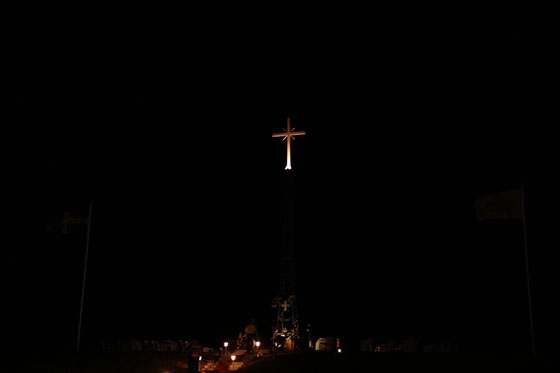 Αρχιμανδρίτης απαντά στους Τούρκους για τον τεράστιο φωτεινό σταυρό στη Νέα Βύσσα