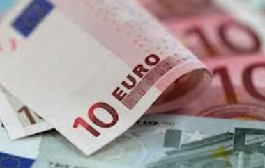  Το επίδομα φθάνει έως τα 360 ευρώ και θα δίνεται από 3 έως 9 μήνες.