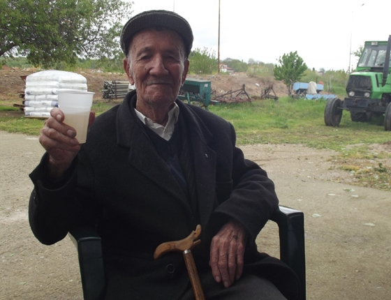 Δεκαπέντε χρονών δηλώνει πως νιώθει ο κύριος Τσακαλδήμης Χαράλαμπος.