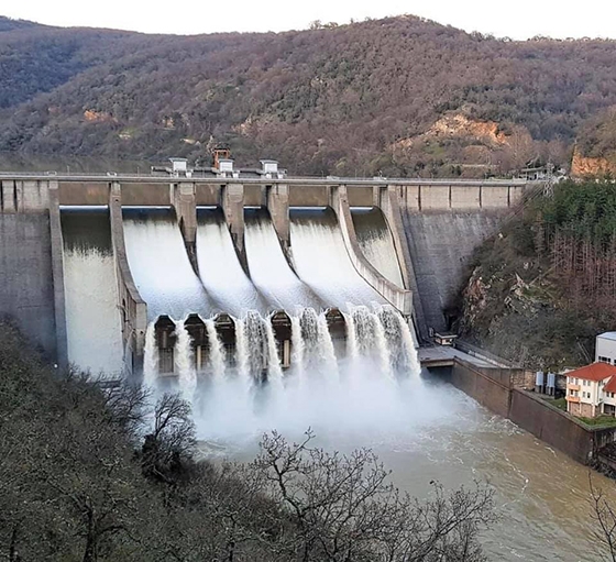 Αύξηση υδάτων στον ποταμό Έβρο - Συναγερμός στις υπηρεσίες προστασίας