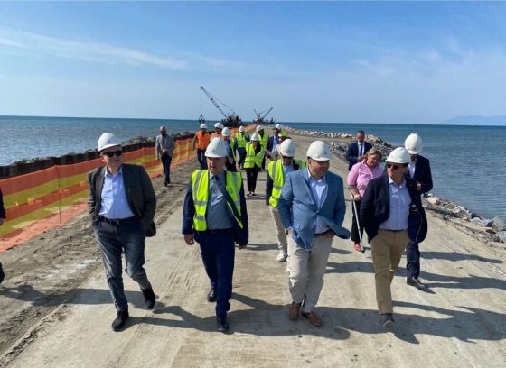 Στην Αλεξανδρούπολη βρέθηκε το πρωί της Παρασκευής 2 Ιουνίου ο Αμερικανός πρέσβης στην Αθήνα, Τζορτζ Τσούνης, μαζί με τους πρέσβεις της Ουκρανίας, Βουλγαρίας και Ρουμανίας.