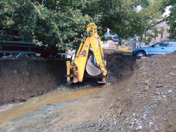 Έργα αποκατάστασης των ζημιών από τις πλημμύρες στο οδικό δίκτυο της Σαμοθράκης