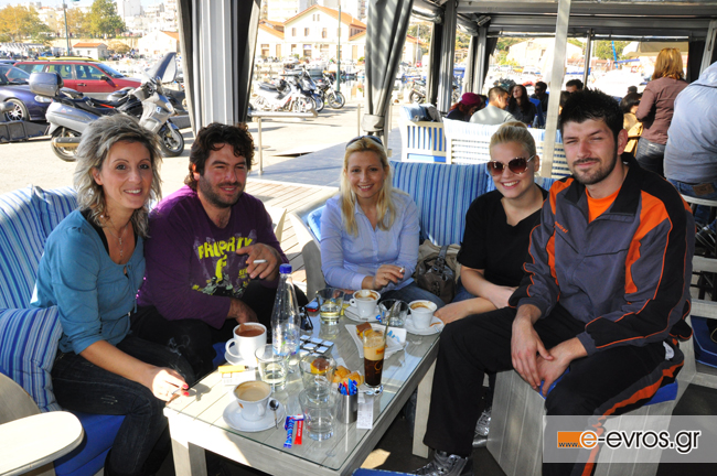 'Μονοσταυρία' στο cafe - patisserie ΝΟΑ, στο λιμένα Αλεξανδρούπολης.