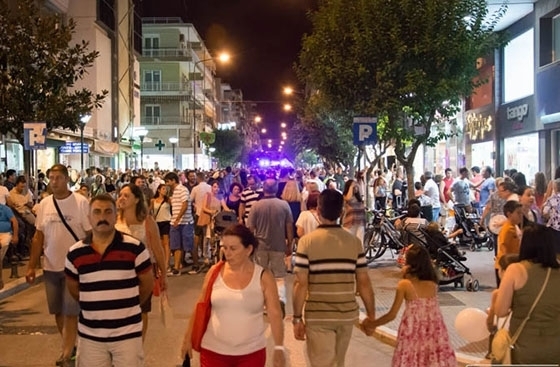 Πιο αργά θα κλείνουν το καλοκαίρι τα εμπορικά καταστήματα
