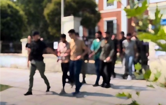  Βαρύνονται μόνο με την κατηγορία της παράνομης εισόδου στη χώρα.