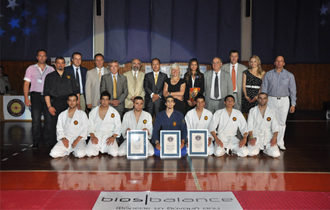 Αναμνηστική φωτογραφία μετά τις καταρρίψεις.