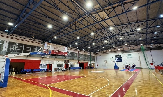 Με τον νέο φωτισμό αναβαθμίζονται σημαντικά οι συνθήκες στο Κλειστό Γήπεδο Φερών.