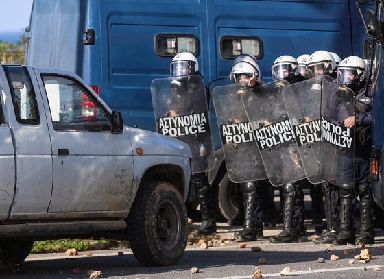 Διαμαρτυρία για αιφνιδιαστική μετακίνηση αστυνομικών μέσα στις γιορτές.