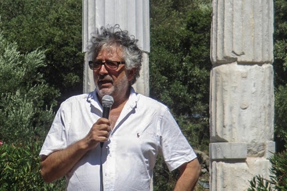 Ο κύριος Μάτσας τιμήθηκε για το πολυετές και πολύπλευρο έργο του και την προσφορά του στη Σαμοθράκη.