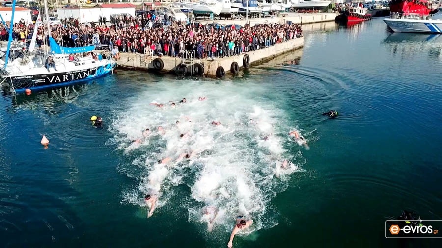 Με λαμπρότητα γιορτάστηκε ο αγιασμός των υδάτων στην Αλεξανδρούπολη (φωτο + video)