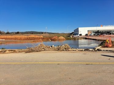 Η λίμνη που έχει δημιουργηθεί στον Σκλαβενίτη επί της Γιαννούτσου