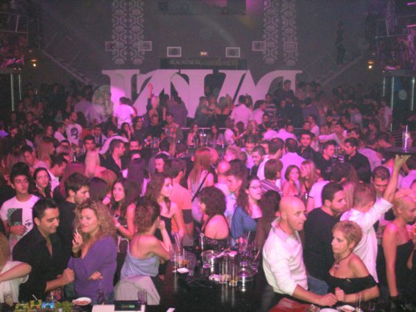 Το αδιαχώρητο στο opening του Davinci Club στην Αλεξανδρούπολη.