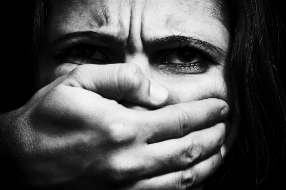 "Στη κακοποίηση καμιά γυναίκα δε πρέπει να σιωπεί" προτρέπει η Φ.Γ.