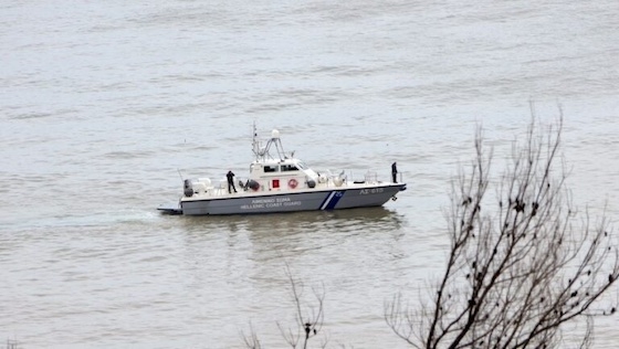 Το Κεντρικό Λιμεναρχείο Αλεξανδρούπολης, το οποίο έχει αναλάβει την προανάκριση, προχώρησε στη σύλληψη των γονέων της ανήλικης.