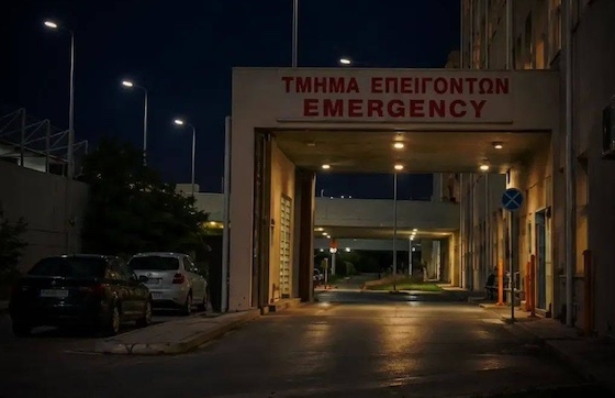 Παρά τις προσπάθειες των γιατρών στα Επείγοντα, ο 42χρονος άφησε την τελευταία του πνοή.