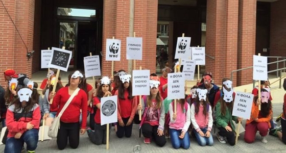 Αλεξ/πολη: Διαμαρτυρία μαθητών για τις φόλες.