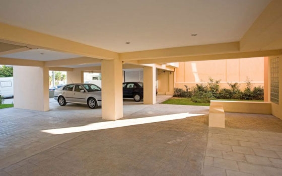 Παράνομη η αποκλειστική χρήση πάρκινγκ στον ακάλυπτο της πολυκατοικίας όταν δεν υπάρχει συμβόλαιο