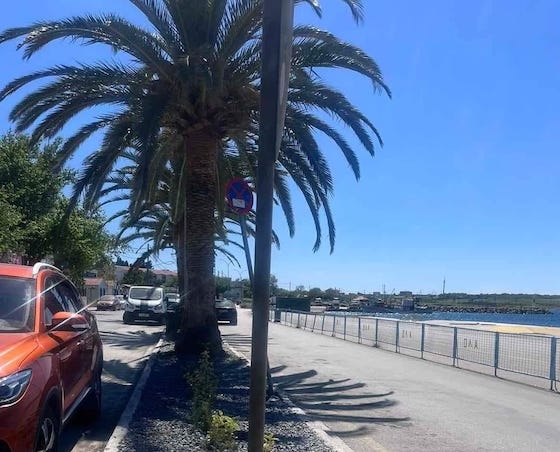 Ομόρφυνε το παραλιακό μέτωπο Καμαριώτισσας.