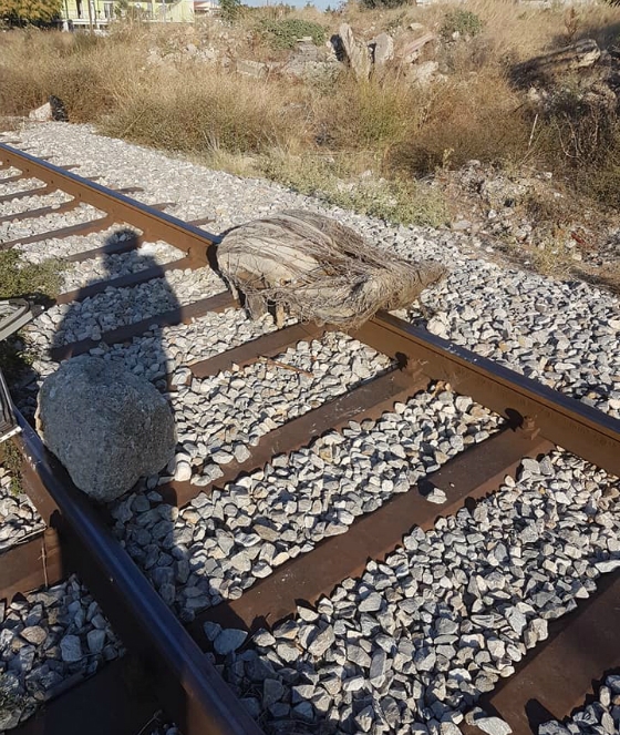 Αλεξανδρούπολη: Δολιοφθορά με στόχο τον εκτροχιασμό του τρένου ή απλή ανοησία; (φωτο)