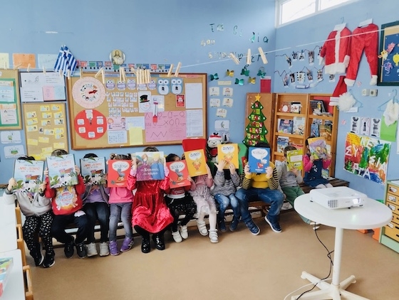 Το Ίδρυμα Χατζηγάκη από το 2012 υλοποιεί το Πρόγραμμα Μαζί για το Σχολείο από τον άξονα της Κοινωνικής Προσφοράς υποστηρίζει σχολικές μονάδες σε όλη την Ελλάδα 