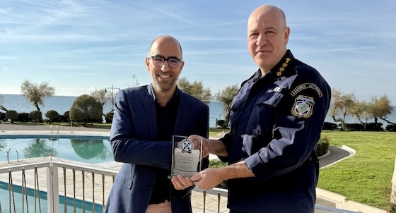 Ο Διευθυντής της Διεύθυνσης Αστυνομίας Αλεξανδρούπολης, κ. Χρήστος Αξής, με τον Επικεφαλής της Ύπατης Αρμοστείας του ΟΗΕ για τους Πρόσφυγες, κ. Μαργαρίτη Πετριτζίκη.