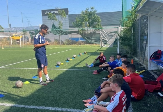 Τη φετινή σεζόν έχει αναλάβει ρόλο προπονητή τερματοφυλάκων στις Κεντρικές Σχολές Ποδοσφαίρου του Ολυμπιακού.