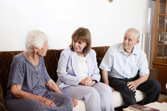 Ο κύριος και η κυρία Αραμπατζή δήλωσαν ότι πραγματοποίησαν τη δωρεά για το κοινό καλό και εξέφρασαν τη χαρά τους για την επίσκεψη της Προέδρου στο σπίτι τους.