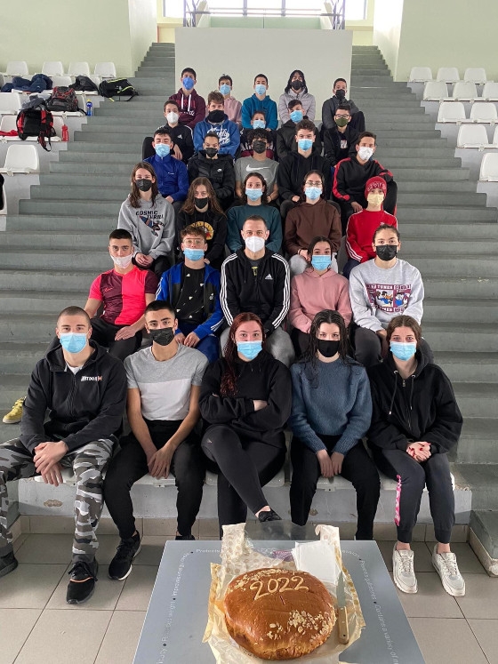 Η αγωνιστική ομάδα του ΟΦΘΑ έκανε την 1η βουτιά της για το 2022 & έκοψε βασιλόπιτα!