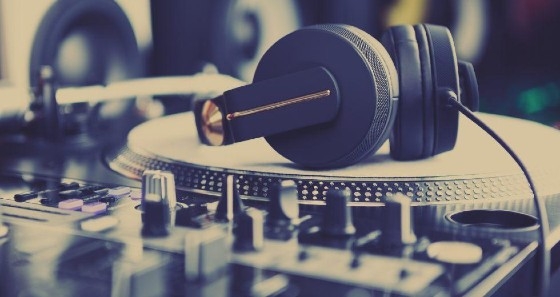 ΑΜΘ: Δεν είχε στο "mute" την μουσική και το πλήρωσε ακριβά ιδιοκτήτης υγειονομικού καταστήματος!