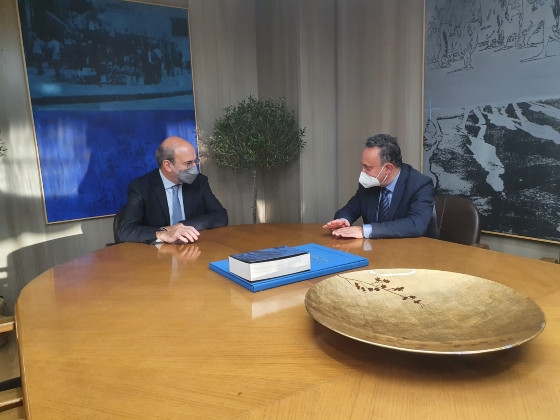 Ο βουλευτής Έβρου της ΝΔ κ. Σταύρος Κελέτσης και ο Υπουργός Εργασίας κ. Κωστής Χατζηδάκης.