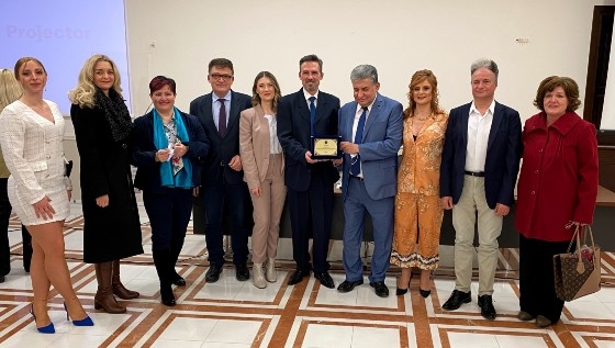 Σε μία κατάμεστη αίθουσα η ΕΠΟΦΕ τίμησε το πολυσήμαντο έργο του Θοδωρή Μουσίκα (video)