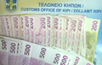 'Στοπ' σε 45.000 ευρώ και 6.000 λίρες Τουρκίας έβλαν οι Τελωνειακοί στους Κήπους.