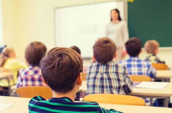 Η φετινή έναρξη επισκιάζεται από τα δυσβάσταχτα οικονομικά βάρη, τις χρόνιες ελλείψεις και την υποβάθμιση του δημόσιου σχολείου.