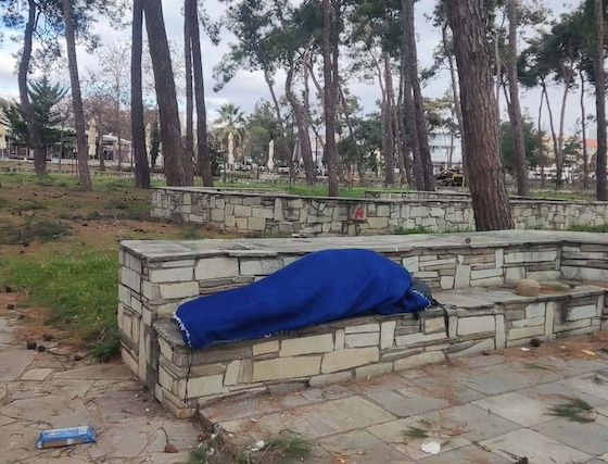 Η πόλη για μια ακόμη φορά έγινε μια γροθιά, αποδεικνύοντας ότι το αίσθημα της ευθύνης απέναντι στον «άλλον», τον ξένο, τον περαστικό, παραμένει ζωντανό και ακμαίο!