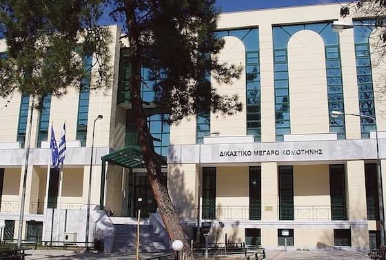 Η δράστιδα εντοπίστηκε λίγες μόλις ώρες μετά την εκκένωση του κτιρίου.