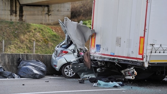 Η ανακοίνωση έρχεται μετά το τραγικό δυστύχημα με δύο νεκρούς ένας εκ των οποίων εργαζόμενος στην “Νέα Εγνατία Οδό Α.Ε.”.