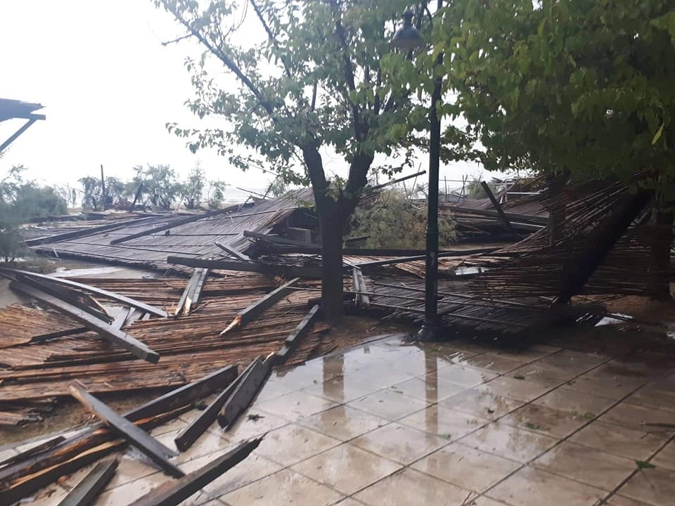 Εικόνες βιβλικής καταστροφής από την κακοκαιρία στο camping της Αλεξανδρούπολης 