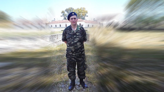 Εννέα χρόνια μετά το θάνατο του γιου τους, οι γονείς του οπλίτη Αλέξανδρου Σαρτζή δε σταματούν να ψάχνουν την αλήθεια.