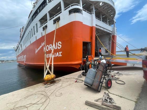 Η ζημιά προκλήθηκε κατά τη διαδικασία πρόσδεσης στο λιμάνι της Αλεξανδρούπολης.