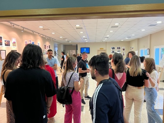 Ορεστιάδα: 37 προσφυγικά βιώματα "ζωντάνεψαν" σε εικαστική έκθεση