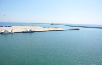 Πρόκειται για την Cosco Hellas, μία διεθνή εταιρεία με ιδιαίτερη δυναμική σε παγκόσμιο επίπεδο.