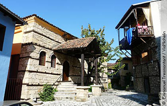 «Κρασί ωσάν της Νιάουστας, το φέρνουν στο μαντήλι»